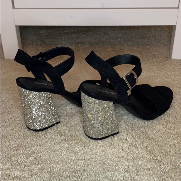 Divided black wedges with sequin heels - Picture 2 of 5